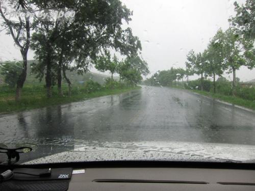 梦见外面下大雨