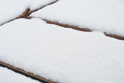 梦见地上一层白雪