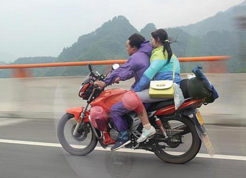 梦见爸爸骑摩托车