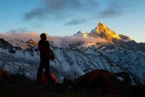 梦见登上高山