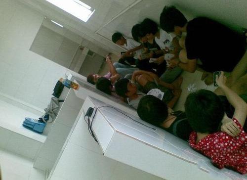 梦见上厕所找鞋