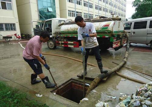 梦见掉到下水道