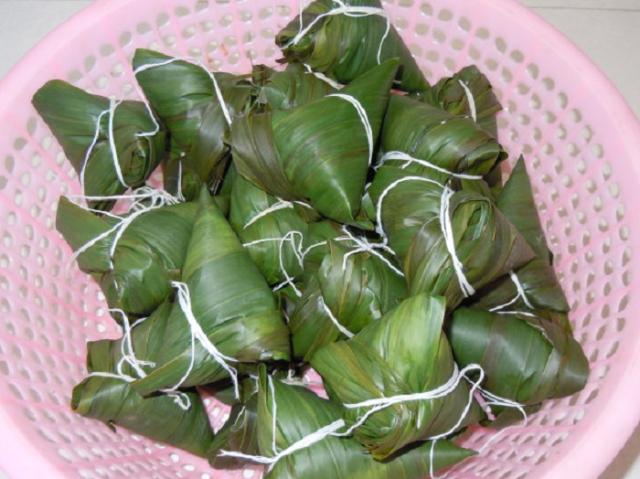 梦见包粽子露馅