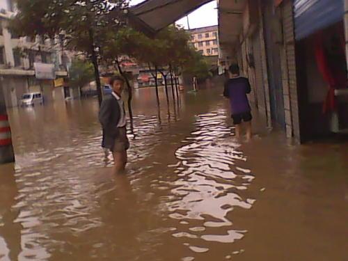 梦见发大水把家淹了