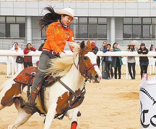 梦见女人骑马