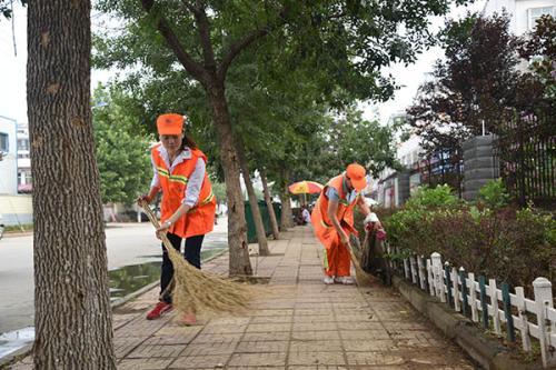 梦见自己扫马路