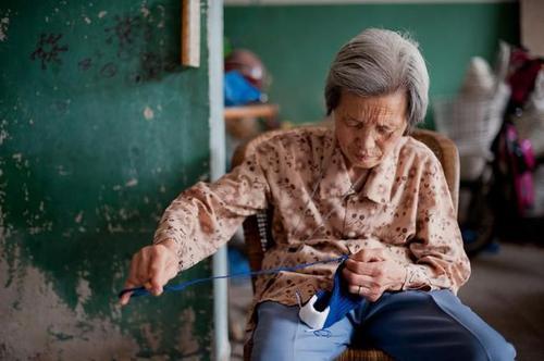 梦见死去多年的婆婆