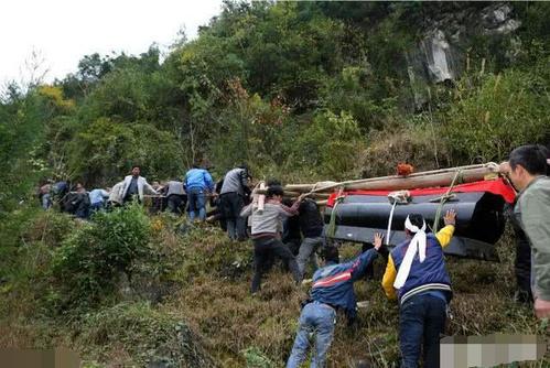 梦见很多人抬棺材路过