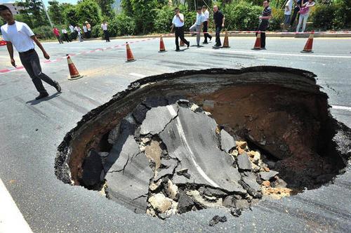 梦见地面塌陷