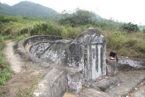 梦见自家坟地进水