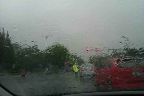 梦见大风大雨吹倒墙壁