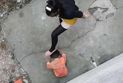 梦见裤子里拉屎