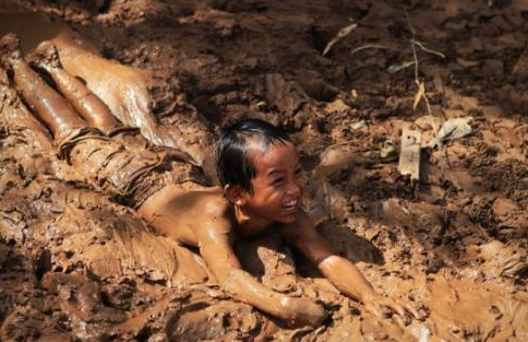 梦见在泥巴地里走