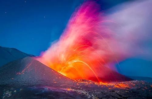 梦见火山