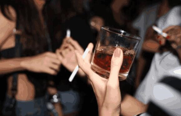 梦见喝酒抽烟