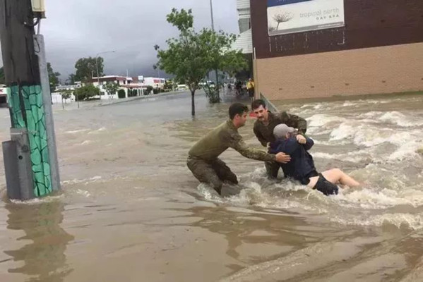 梦见洪水死人