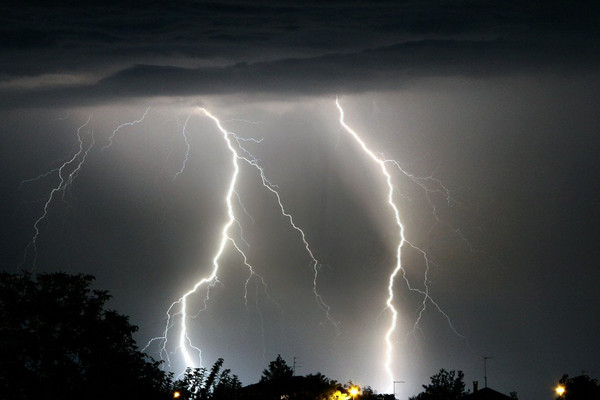 梦见电闪雷鸣